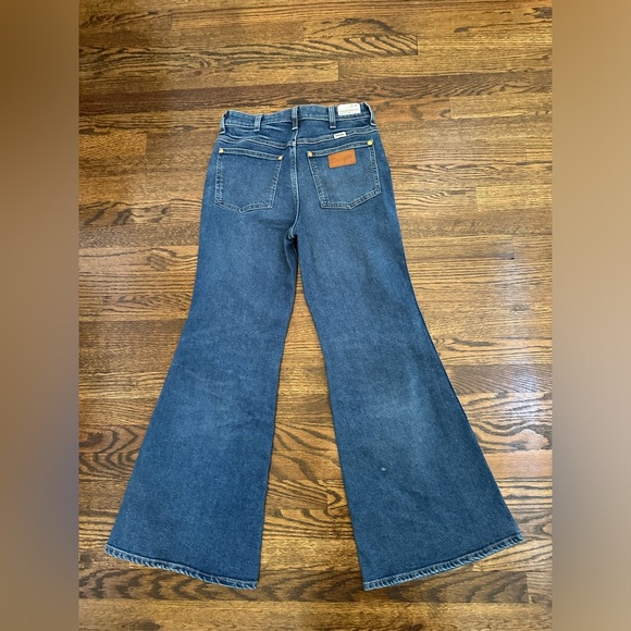 NWT Wrangler Heritage Wanderer 622 High-rise Flare Jeans - Picture 3 of 8